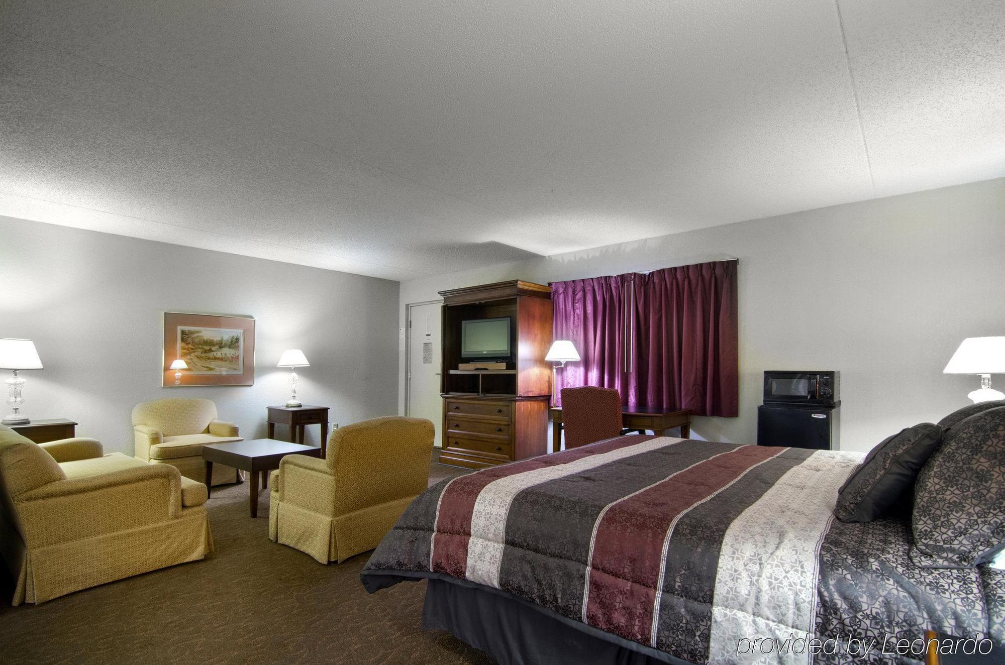 America'S Best Inn And Suites Emporia Exterior photo